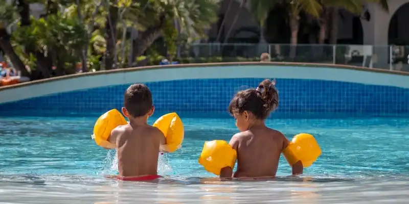 Aproveite a piscina do condomínio com Segurança e Boa Convivência